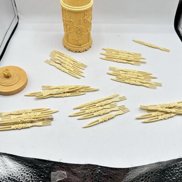 Vintage Hors D’oeuvre Fork Set In Celluloid Container Cocktail Rose lattice Tiki - Picture 13 of 16